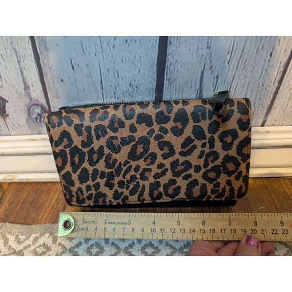 Cheetah print new vegan leather clutch/wallet - Picture 3 of 5